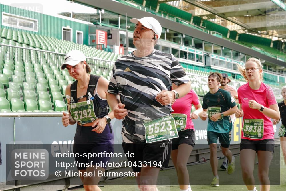 13.09.2026 - 21. swb-Marathon Bremen Michael Burmester http://msf.ph/oto/10433194 13.09.2026 13:30:13 Laufen im Stadion 122, 171, 224, 297, 405, 422, 476, 639, 685, 729, 754, 767, 806, 986, 1114, 1217, 1242, 1270, 1384, 1529, 1615, 1633, 1634, 1810, 1811, 1886, 1983, 2216, 2238, 2242, 2249, 2263, 2326, 2368, 2372, 2436, 2449, 2546, 2615, 2629, 2637, 2643, 2719, 2738, 2740, 2830, 2862, 2868, 2869, 2871, 2918, 2924, 2991, 2994, 3020, 3053, 3101, 3129, 3227, 3238, 3274, 3286, 3321, 3361, 3401, 3563, 3594, 3605, 3678, 3755, 3758, 3873, 3876, 3898, 3929, 3953, 3965, 3971, 4011, 4056 meine-sportfotos.de