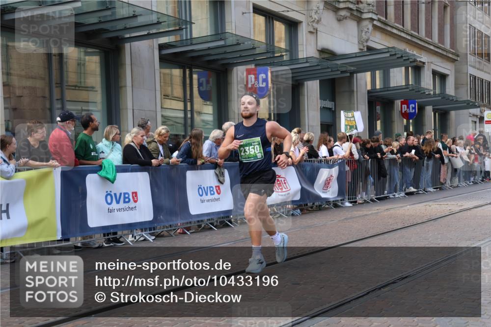 13.09.2026 - 21. swb-Marathon Bremen Strokosch-Dieckow http://msf.ph/oto/10433196 13.09.2026 13:12:37 Ziel 313, 868, 1513, 2350, 2442, 2498, 2559, 2801, 2858, 3988, 4605, 5379, 5965, 6349, 8029, 8291, 8419, 8798, 9217, 13106, 13140, 899, 1517, 2362, 2480, 3054, 3362, 3830, 4560, 4879, 5416, 6796, 7328, 8981, 9775, 9803 meine-sportfotos.de
