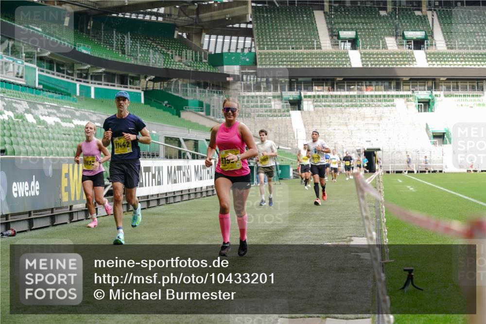13.09.2026 - 21. swb-Marathon Bremen Michael Burmester http://msf.ph/oto/10433201 13.09.2026 10:24:23 Laufen im Stadion 10235, 10328, 10337, 10341, 10358, 10456, 10520, 10575, 10592, 10593, 10618, 10632, 10775, 10782, 10816, 10972, 11042, 11127, 11143, 11198, 11201, 11265, 11373, 11375, 11426, 11442, 11468, 11527, 11607, 11615, 11628, 11630, 11632, 11704, 11713, 11721, 11758, 11779, 11826, 11895, 11903, 11948, 12053, 12144, 12209, 12246, 12281, 12339, 12404, 12406, 12426, 12442, 12468, 12469, 12477, 12525, 13520, 13556, 13563, 13566, 13580, 13585, 13586, 13642 meine-sportfotos.de