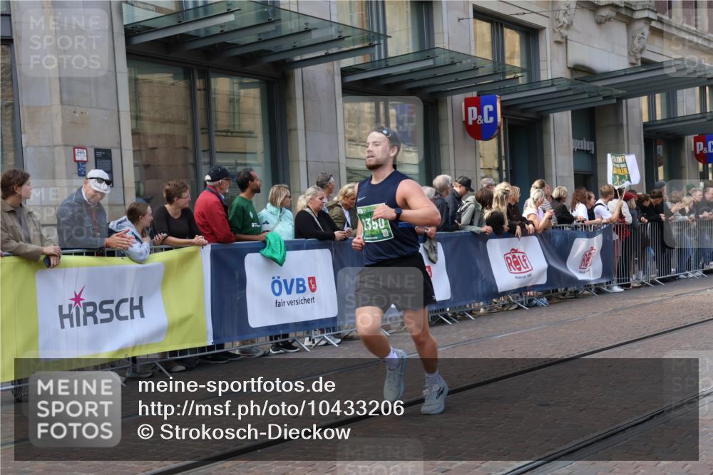 13.09.2026 - 21. swb-Marathon Bremen Strokosch-Dieckow http://msf.ph/oto/10433206 13.09.2026 13:12:37 Ziel 313, 868, 1513, 2350, 2442, 2498, 2559, 2801, 2858, 3988, 4605, 5379, 5965, 6349, 8029, 8291, 8419, 8798, 9217, 13106, 13140, 899, 1517, 2362, 2480, 3054, 3362, 3830, 4560, 4879, 5416, 6796, 7328, 8981, 9775, 9803 meine-sportfotos.de