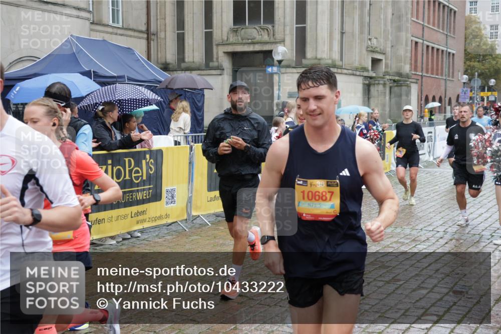 13.09.2026 - Kiel Lauf Yannick Fuchs http://msf.ph/oto/10433222 13.09.2026 11:42:06 Ziel 2430, 3629, 5774, 6895, 7247 meine-sportfotos.de