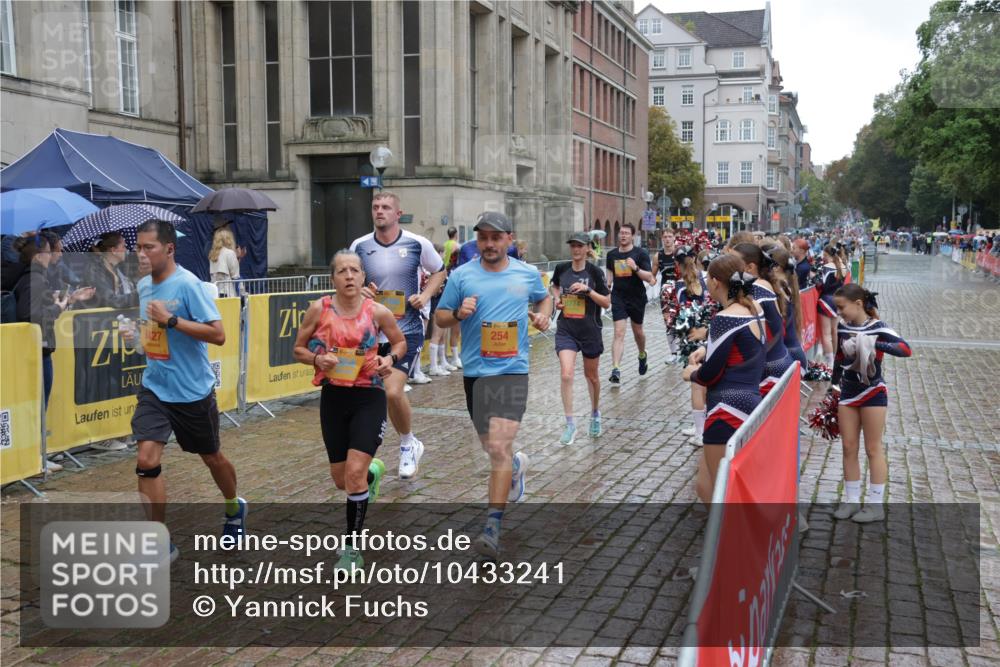 13.09.2026 - Kiel Lauf Yannick Fuchs http://msf.ph/oto/10433241 13.09.2026 11:42:11 Ziel 2430, 3629, 5774, 6895, 7247 meine-sportfotos.de