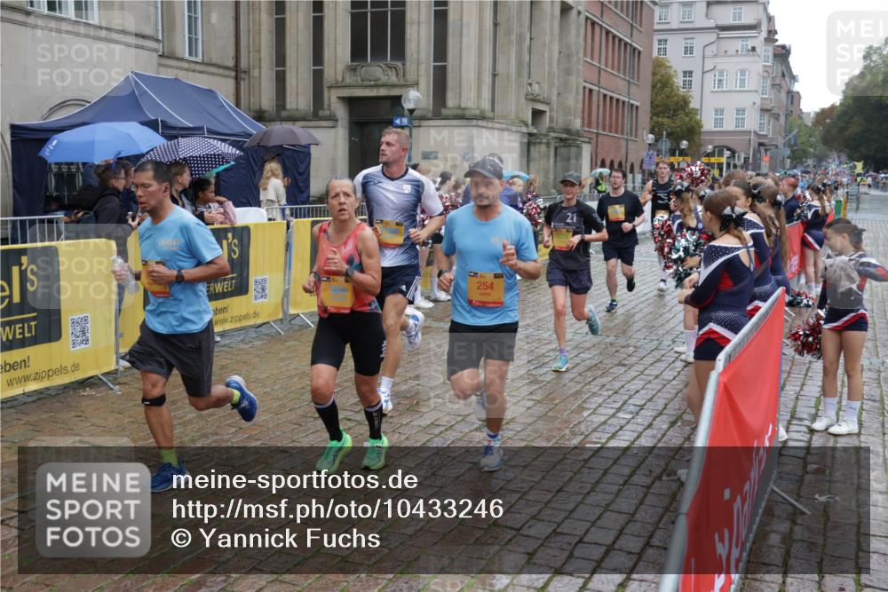 13.09.2026 - Kiel Lauf Yannick Fuchs http://msf.ph/oto/10433246 13.09.2026 11:42:11 Ziel 2430, 3629, 5774, 6895, 7247 meine-sportfotos.de