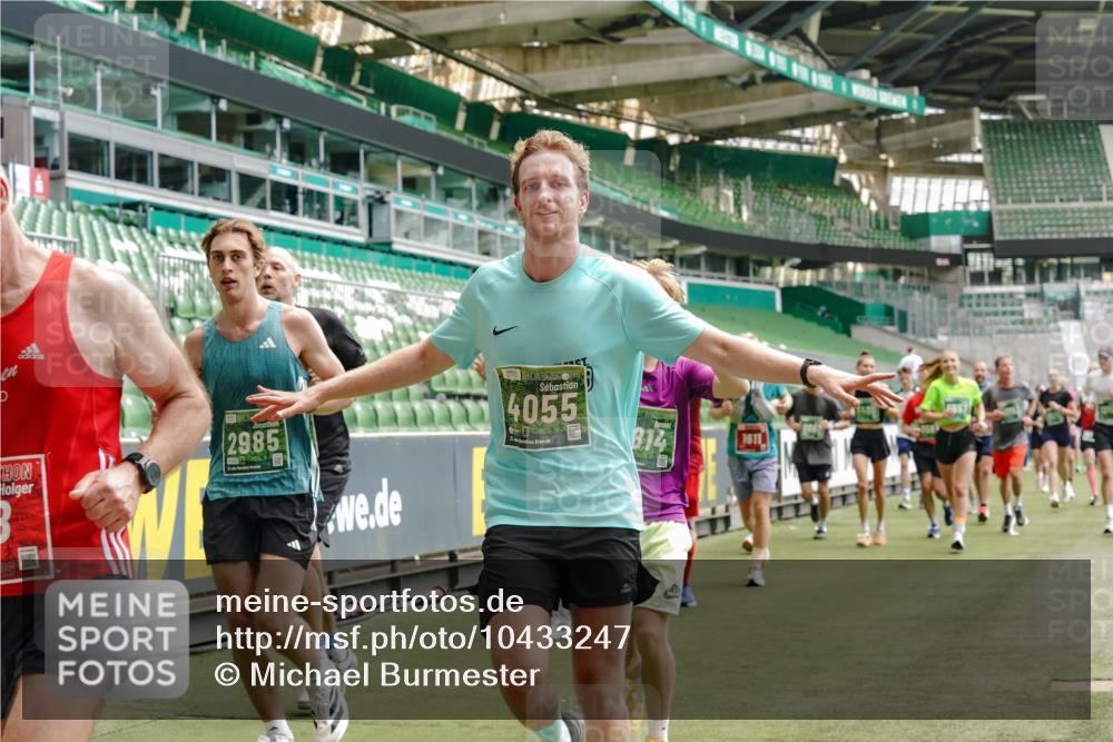 13.09.2026 - 21. swb-Marathon Bremen Michael Burmester http://msf.ph/oto/10433247 13.09.2026 13:04:53 Laufen im Stadion 178, 209, 210, 244, 323, 394, 488, 534, 536, 565, 647, 725, 881, 891, 900, 1073, 1239, 1243, 1307, 1308, 1343, 1373, 1380, 1456, 1479, 1627, 1649, 1653, 1656, 1687, 1771, 1780, 1914, 1932, 1941, 2023, 2089, 2126, 2223, 2241, 2265, 2301, 2369, 2430, 2434, 2452, 2602, 2723, 2742, 2764, 2851, 2867, 2872, 2891, 2910, 2919, 2957, 2959, 2977, 2985, 3028, 3030, 3217, 3278, 3320, 3343, 3402, 3419, 3425, 3444, 3454, 3485, 3521, 3579, 3618, 3796, 3909, 242 meine-sportfotos.de