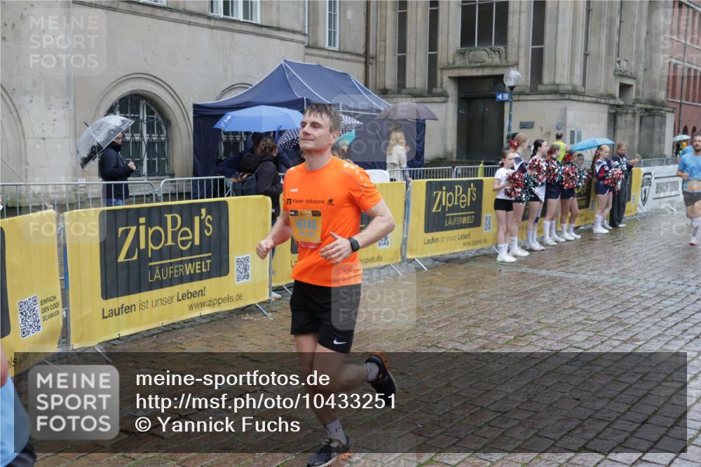 13.09.2026 - Kiel Lauf Yannick Fuchs http://msf.ph/oto/10433251 13.09.2026 11:42:20 Ziel 2430, 3629, 5774, 6895, 7247, 2430, 3629, 5774, 6895, 7247 meine-sportfotos.de