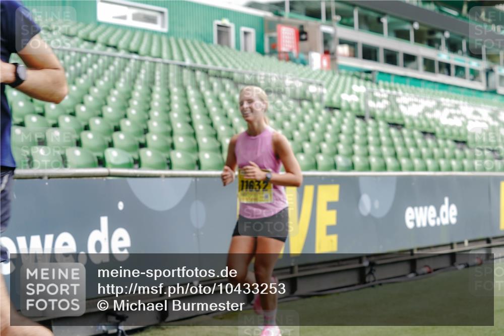 13.09.2026 - 21. swb-Marathon Bremen Michael Burmester http://msf.ph/oto/10433253 13.09.2026 10:24:27 Laufen im Stadion 10235, 10328, 10336, 10337, 10341, 10358, 10456, 10520, 10592, 10593, 10618, 10632, 10775, 10782, 10816, 10861, 10972, 11042, 11127, 11143, 11198, 11201, 11265, 11373, 11375, 11426, 11442, 11468, 11527, 11607, 11615, 11628, 11630, 11632, 11704, 11713, 11721, 11758, 11779, 11826, 11895, 11903, 11948, 12053, 12144, 12246, 12281, 12339, 12404, 12406, 12426, 12442, 12468, 12469, 12477, 12525, 13520, 13556, 13563, 13566, 13580, 13585, 13586, 13642 meine-sportfotos.de