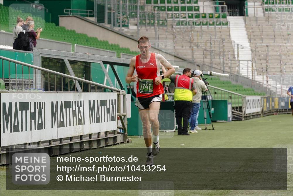 13.09.2026 - 21. swb-Marathon Bremen Michael Burmester http://msf.ph/oto/10433254 13.09.2026 12:32:20 Laufen im Stadion 417, 482, 573, 668, 943, 1020, 1126, 1357, 1507, 1606, 1629, 1639, 2100, 4474, 6507, 8044, 8285, 314, 358, 520, 547, 553, 574, 649, 719, 858, 934, 959, 1161, 1253, 1256, 1391, 1428, 1525, 1724, 1783, 1917, 3662, 4264 meine-sportfotos.de