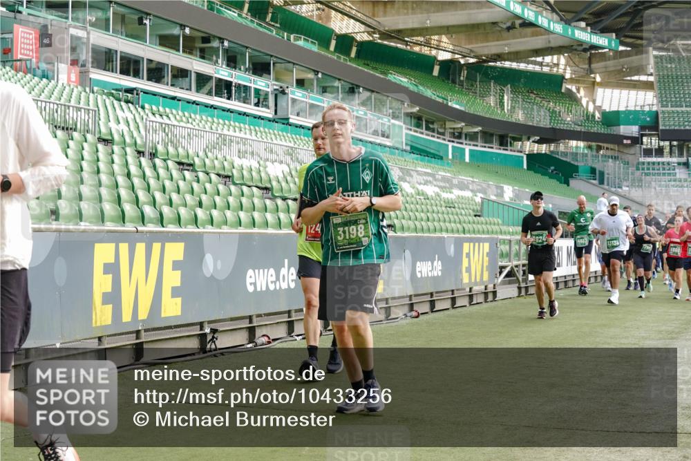 13.09.2026 - 21. swb-Marathon Bremen Michael Burmester http://msf.ph/oto/10433256 13.09.2026 13:30:16 Laufen im Stadion 122, 171, 224, 297, 405, 422, 476, 639, 685, 729, 754, 767, 806, 986, 1114, 1217, 1242, 1270, 1384, 1529, 1615, 1633, 1634, 1810, 1811, 1886, 1983, 2216, 2238, 2242, 2249, 2263, 2326, 2368, 2372, 2436, 2449, 2546, 2615, 2629, 2637, 2643, 2719, 2738, 2740, 2830, 2862, 2868, 2869, 2871, 2877, 2918, 2924, 2991, 2994, 3020, 3053, 3101, 3129, 3227, 3238, 3274, 3286, 3321, 3361, 3401, 3563, 3594, 3605, 3678, 3755, 3758, 3873, 3876, 3898, 3929, 3953, 3965, 3971, 4011, 4056 meine-sportfotos.de