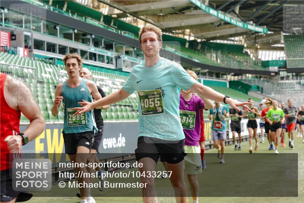 13.09.2026 - 21. swb-Marathon Bremen Michael Burmester http://msf.ph/oto/10433257 13.09.2026 13:04:53 Laufen im Stadion 178, 209, 210, 244, 323, 394, 488, 534, 536, 565, 647, 725, 881, 891, 900, 1073, 1239, 1243, 1307, 1308, 1343, 1373, 1380, 1456, 1479, 1627, 1649, 1653, 1656, 1687, 1771, 1780, 1914, 1932, 1941, 2023, 2089, 2126, 2223, 2241, 2265, 2301, 2369, 2430, 2434, 2452, 2602, 2723, 2742, 2764, 2851, 2867, 2872, 2891, 2910, 2919, 2957, 2959, 2977, 2985, 3028, 3030, 3217, 3278, 3320, 3343, 3402, 3419, 3425, 3444, 3454, 3485, 3521, 3579, 3618, 3796, 3909, 242 meine-sportfotos.de