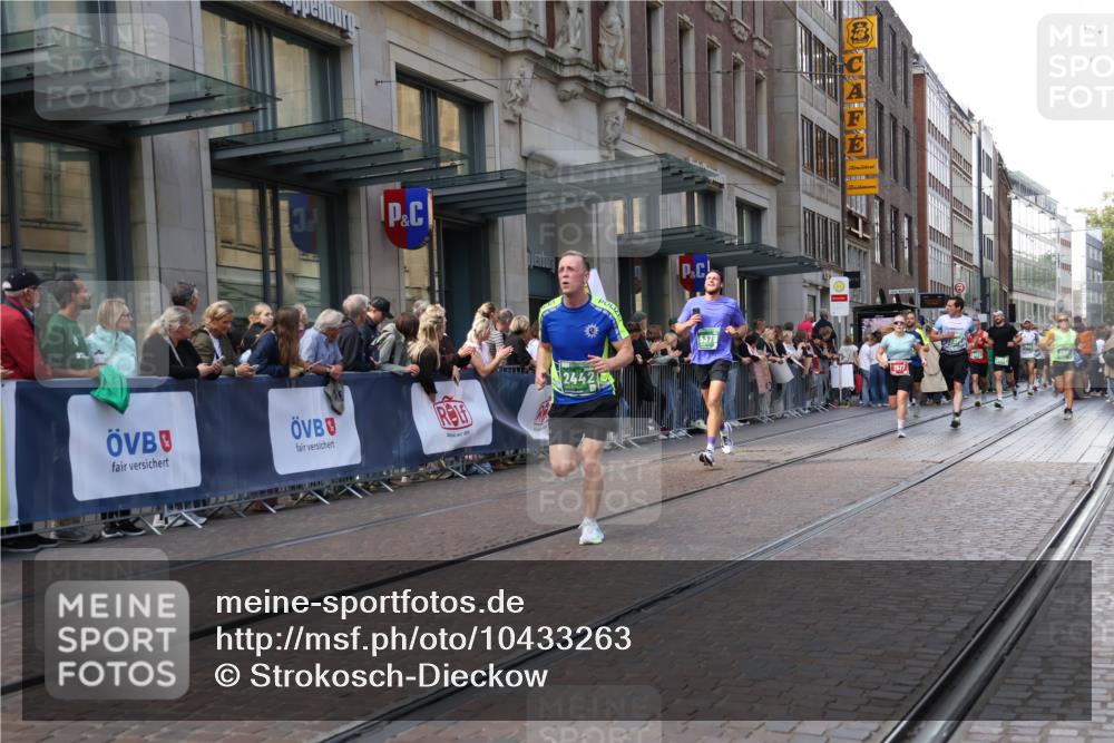 13.09.2026 - 21. swb-Marathon Bremen Strokosch-Dieckow http://msf.ph/oto/10433263 13.09.2026 13:12:40 Ziel 313, 868, 1207, 1513, 2350, 2442, 2498, 2559, 2801, 2858, 3625, 3988, 4605, 5379, 5965, 6349, 7874, 8029, 8291, 8419, 8798, 9092, 9217, 13140, 899, 1517, 2362, 2480, 3054, 3988, 4560, 4879, 5416, 6796, 7328, 8981, 9775, 9803, 13106 meine-sportfotos.de