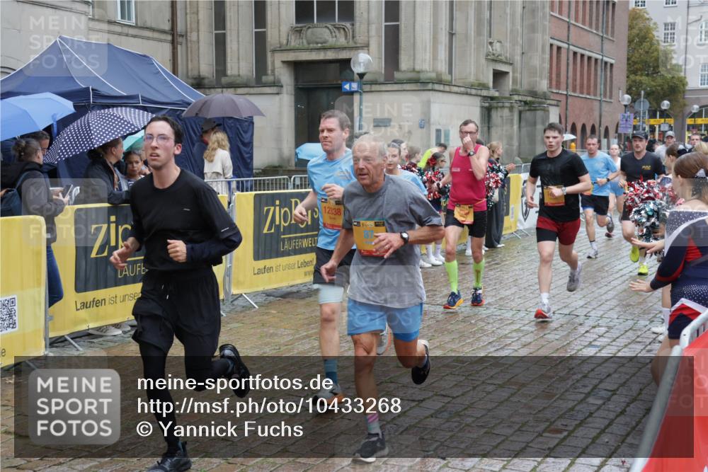 13.09.2026 - Kiel Lauf Yannick Fuchs http://msf.ph/oto/10433268 13.09.2026 11:42:26 Ziel 2430, 3629, 5774, 6895, 7247 meine-sportfotos.de