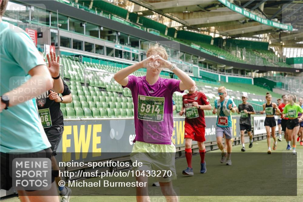 13.09.2026 - 21. swb-Marathon Bremen Michael Burmester http://msf.ph/oto/10433270 13.09.2026 13:04:54 Laufen im Stadion 178, 209, 210, 244, 323, 394, 488, 534, 536, 565, 647, 725, 881, 891, 900, 1073, 1239, 1243, 1307, 1308, 1343, 1373, 1380, 1456, 1479, 1627, 1649, 1653, 1656, 1687, 1771, 1780, 1914, 1932, 1941, 2023, 2089, 2126, 2223, 2241, 2265, 2301, 2369, 2430, 2434, 2452, 2602, 2723, 2742, 2764, 2851, 2867, 2872, 2891, 2910, 2919, 2957, 2959, 2977, 2985, 3028, 3030, 3217, 3278, 3320, 3343, 3402, 3419, 3425, 3444, 3454, 3485, 3521, 3579, 3618, 3796, 3909, 242 meine-sportfotos.de