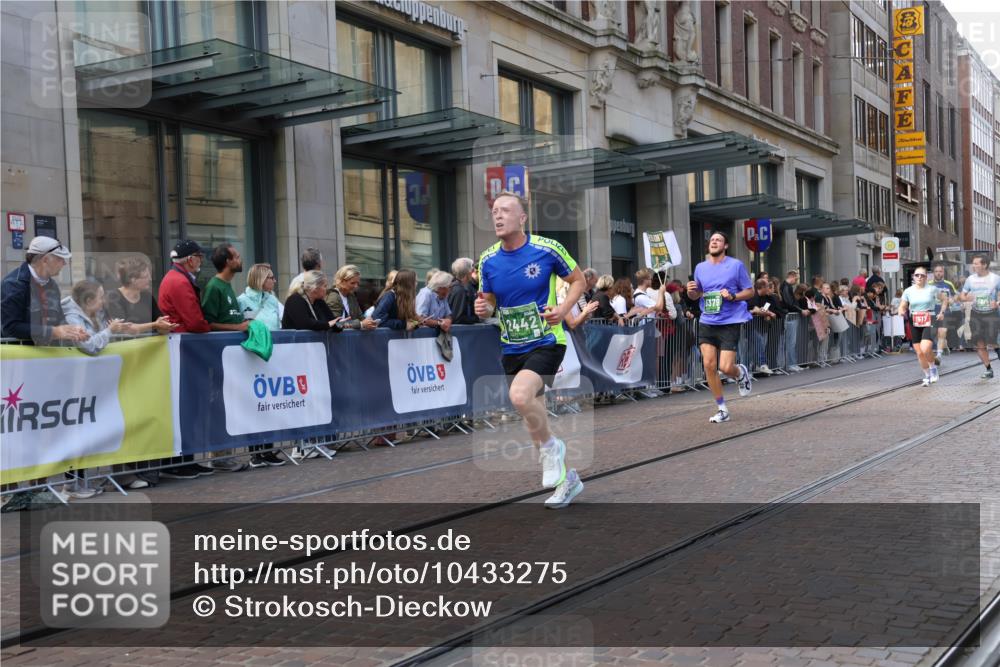 13.09.2026 - 21. swb-Marathon Bremen Strokosch-Dieckow http://msf.ph/oto/10433275 13.09.2026 13:12:40 Ziel 313, 868, 1207, 1513, 2350, 2442, 2498, 2559, 2801, 2858, 3625, 3988, 4605, 5379, 5965, 6349, 7874, 8029, 8291, 8419, 8798, 9092, 9217, 13140, 899, 1517, 2362, 2480, 3054, 3988, 4560, 4879, 5416, 6796, 7328, 8981, 9775, 9803, 13106 meine-sportfotos.de