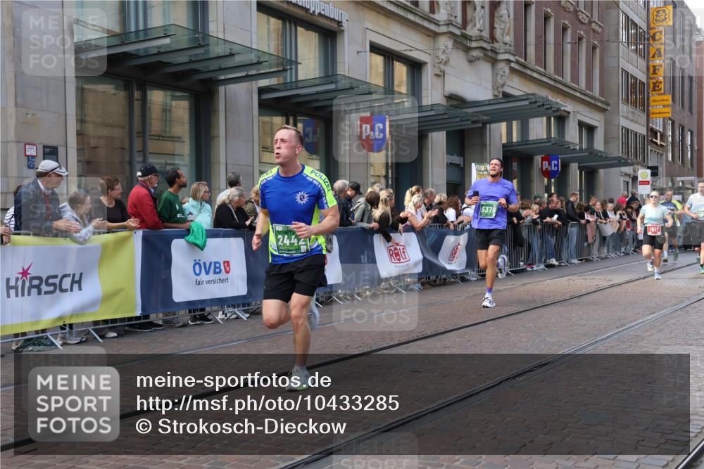 13.09.2026 - 21. swb-Marathon Bremen Strokosch-Dieckow http://msf.ph/oto/10433285 13.09.2026 13:12:41 Ziel 313, 868, 987, 1207, 1513, 2350, 2442, 2498, 2559, 2801, 2858, 3625, 4605, 5379, 5965, 6349, 7874, 8029, 8291, 8419, 8798, 9092, 9217, 13140, 899, 1517, 2362, 2480, 3054, 3988, 4560, 4879, 5416, 6796, 7328, 8029, 8981, 9775, 9803, 13106 meine-sportfotos.de