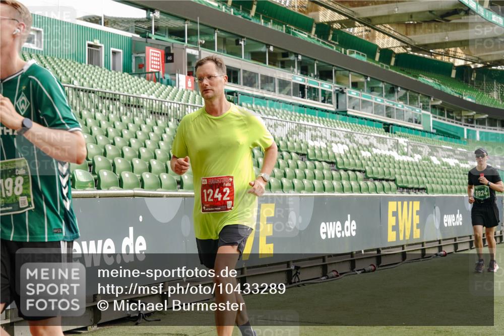 13.09.2026 - 21. swb-Marathon Bremen Michael Burmester http://msf.ph/oto/10433289 13.09.2026 13:30:18 Laufen im Stadion 122, 171, 224, 297, 405, 422, 476, 639, 685, 729, 754, 767, 806, 986, 1114, 1217, 1242, 1270, 1384, 1529, 1615, 1633, 1634, 1810, 1811, 1886, 1983, 2216, 2238, 2242, 2249, 2263, 2326, 2368, 2372, 2436, 2449, 2546, 2615, 2629, 2637, 2643, 2719, 2738, 2740, 2830, 2862, 2869, 2871, 2877, 2918, 2924, 2991, 2994, 3020, 3053, 3101, 3129, 3227, 3238, 3274, 3286, 3321, 3361, 3401, 3563, 3594, 3605, 3678, 3755, 3758, 3873, 3876, 3898, 3929, 3953, 3965, 3971, 4011, 4056 meine-sportfotos.de