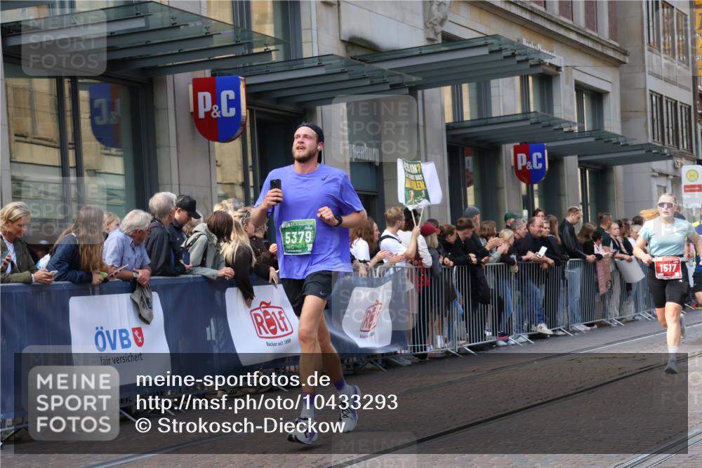 13.09.2026 - 21. swb-Marathon Bremen Strokosch-Dieckow http://msf.ph/oto/10433293 13.09.2026 13:12:41 Ziel 313, 868, 987, 1207, 1513, 2350, 2442, 2498, 2559, 2801, 2858, 3625, 4605, 5379, 5965, 6349, 7874, 8029, 8291, 8419, 8798, 9092, 9217, 13140, 899, 1517, 2362, 2480, 3054, 3988, 4560, 4879, 5416, 6796, 7328, 8029, 8981, 9775, 9803, 13106 meine-sportfotos.de