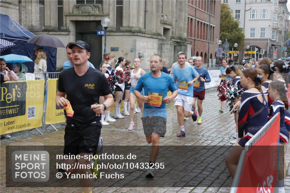 13.09.2026 - Kiel Lauf Yannick Fuchs http://msf.ph/oto/10433295 13.09.2026 11:42:28 Ziel 2430, 3629, 5774, 6895, 7247 meine-sportfotos.de