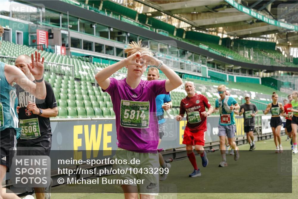 13.09.2026 - 21. swb-Marathon Bremen Michael Burmester http://msf.ph/oto/10433299 13.09.2026 13:04:54 Laufen im Stadion 178, 209, 210, 244, 323, 394, 488, 534, 536, 565, 647, 725, 881, 891, 900, 1073, 1239, 1243, 1307, 1308, 1343, 1373, 1380, 1456, 1479, 1627, 1649, 1653, 1656, 1687, 1771, 1780, 1914, 1932, 1941, 2023, 2089, 2126, 2223, 2241, 2265, 2301, 2369, 2430, 2434, 2452, 2602, 2723, 2742, 2764, 2851, 2867, 2872, 2891, 2910, 2919, 2957, 2959, 2977, 2985, 3028, 3030, 3217, 3278, 3320, 3343, 3402, 3419, 3425, 3444, 3454, 3485, 3521, 3579, 3618, 3796, 3909, 242 meine-sportfotos.de