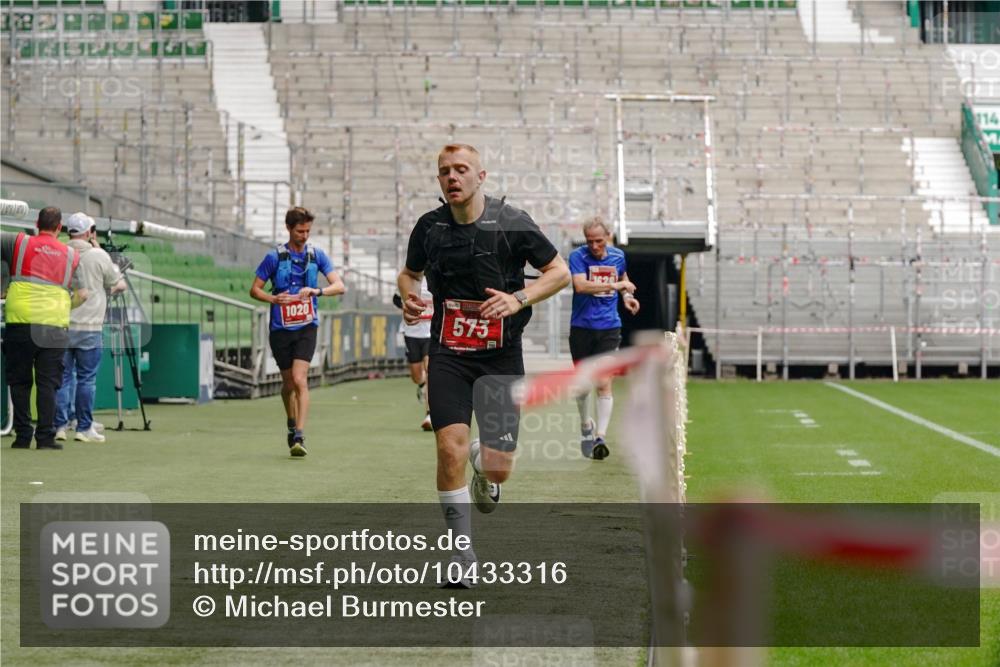 13.09.2026 - 21. swb-Marathon Bremen Michael Burmester http://msf.ph/oto/10433316 13.09.2026 12:32:27 Laufen im Stadion 417, 482, 573, 668, 943, 1020, 1126, 1507, 1606, 1629, 2100, 4474, 6507, 8044, 8285, 314, 358, 520, 547, 553, 574, 649, 719, 858, 934, 959, 1161, 1253, 1256, 1391, 1428, 1525, 1724, 1783, 3662 meine-sportfotos.de
