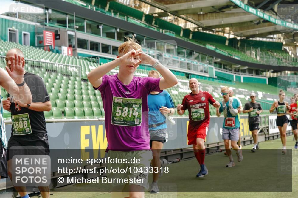 13.09.2026 - 21. swb-Marathon Bremen Michael Burmester http://msf.ph/oto/10433318 13.09.2026 13:04:54 Laufen im Stadion 178, 209, 210, 244, 323, 394, 488, 534, 536, 565, 647, 725, 881, 891, 900, 1073, 1239, 1243, 1307, 1308, 1343, 1373, 1380, 1456, 1479, 1627, 1649, 1653, 1656, 1687, 1771, 1780, 1914, 1932, 1941, 2023, 2089, 2126, 2223, 2241, 2265, 2301, 2369, 2430, 2434, 2452, 2602, 2723, 2742, 2764, 2851, 2867, 2872, 2891, 2910, 2919, 2957, 2959, 2977, 2985, 3028, 3030, 3217, 3278, 3320, 3343, 3402, 3419, 3425, 3444, 3454, 3485, 3521, 3579, 3618, 3796, 3909, 242 meine-sportfotos.de