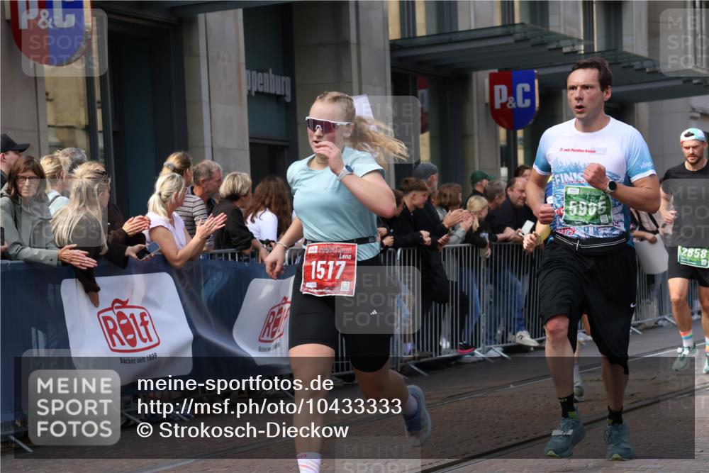 13.09.2026 - 21. swb-Marathon Bremen Strokosch-Dieckow http://msf.ph/oto/10433333 13.09.2026 13:12:43 Ziel 313, 621, 868, 987, 1207, 1513, 2350, 2442, 2498, 2559, 2801, 2858, 3625, 4582, 4605, 5345, 5379, 5769, 5965, 6349, 7874, 8291, 8419, 8798, 9092, 9217, 13140, 899, 1517, 2362, 2480, 3054, 3988, 4560, 4605, 4879, 5416, 6796, 8029, 9775, 9803, 13106 meine-sportfotos.de