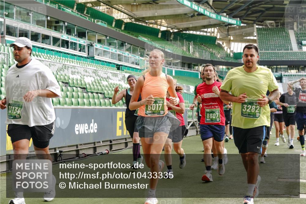 13.09.2026 - 21. swb-Marathon Bremen Michael Burmester http://msf.ph/oto/10433335 13.09.2026 13:30:23 Laufen im Stadion 122, 171, 224, 297, 405, 422, 476, 639, 685, 729, 754, 767, 806, 986, 1114, 1217, 1242, 1270, 1384, 1529, 1615, 1633, 1634, 1775, 1810, 1811, 1886, 1983, 2216, 2238, 2242, 2249, 2263, 2326, 2368, 2372, 2436, 2449, 2546, 2615, 2629, 2637, 2643, 2677, 2719, 2738, 2740, 2830, 2862, 2869, 2871, 2877, 2918, 2924, 2994, 3020, 3053, 3101, 3129, 3227, 3238, 3274, 3286, 3361, 3401, 3563, 3594, 3605, 3755, 3758, 3873, 3876, 3898, 3929, 3953, 3965, 3971, 4011, 4056 meine-sportfotos.de