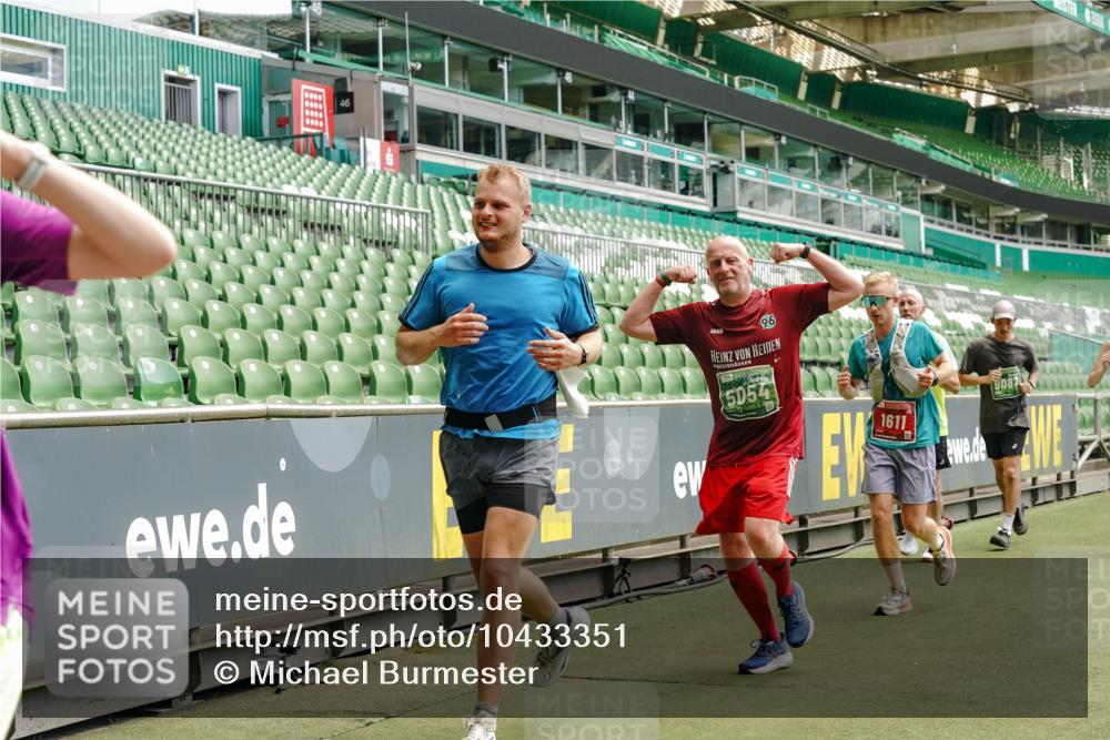 13.09.2026 - 21. swb-Marathon Bremen Michael Burmester http://msf.ph/oto/10433351 13.09.2026 13:04:54 Laufen im Stadion 178, 209, 210, 244, 323, 394, 488, 534, 536, 565, 647, 725, 881, 891, 900, 1073, 1239, 1243, 1307, 1308, 1343, 1373, 1380, 1456, 1479, 1627, 1649, 1653, 1656, 1687, 1771, 1780, 1914, 1932, 1941, 2023, 2089, 2126, 2223, 2241, 2265, 2301, 2369, 2430, 2434, 2452, 2602, 2723, 2742, 2764, 2851, 2867, 2872, 2891, 2910, 2919, 2957, 2959, 2977, 2985, 3028, 3030, 3217, 3278, 3320, 3343, 3402, 3419, 3425, 3444, 3454, 3485, 3521, 3579, 3618, 3796, 3909, 242 meine-sportfotos.de