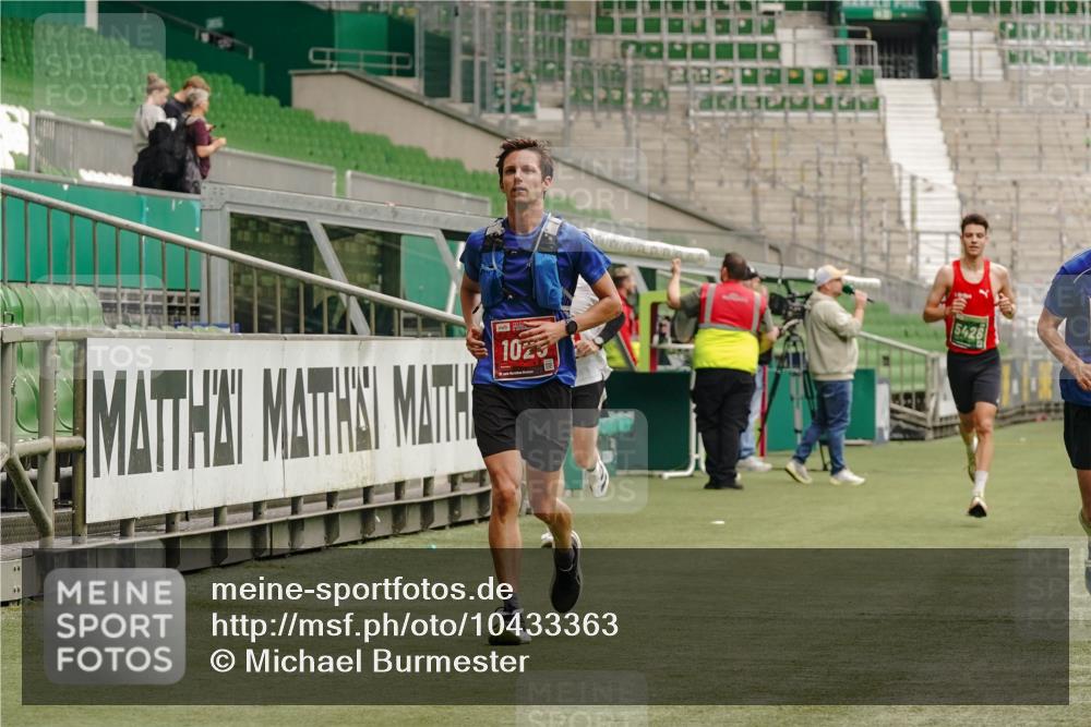13.09.2026 - 21. swb-Marathon Bremen Michael Burmester http://msf.ph/oto/10433363 13.09.2026 12:32:35 Laufen im Stadion 417, 482, 573, 668, 943, 1020, 1126, 1507, 1606, 1629, 2100, 4474, 6507, 7741, 8044, 314, 358, 520, 547, 553, 574, 649, 719, 858, 934, 959, 1253, 1256, 1391, 1428, 1525, 1724, 1783 meine-sportfotos.de