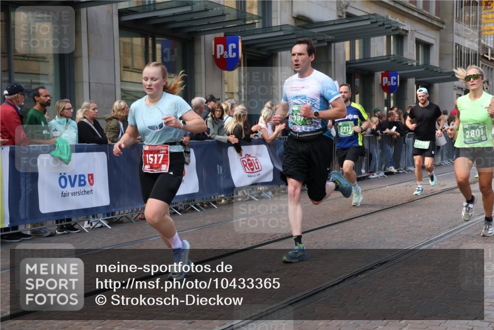13.09.2026 - 21. swb-Marathon Bremen Strokosch-Dieckow http://msf.ph/oto/10433365 13.09.2026 13:12:44 Ziel 313, 621, 868, 987, 1207, 1513, 2350, 2442, 2498, 2559, 2801, 2858, 3625, 4582, 5345, 5379, 5769, 5965, 6349, 7874, 8291, 8419, 8464, 8798, 9092, 9217, 13140, 899, 1517, 2362, 2480, 3054, 3988, 4560, 4605, 4879, 5416, 6796, 8029, 9775, 9803, 13106 meine-sportfotos.de
