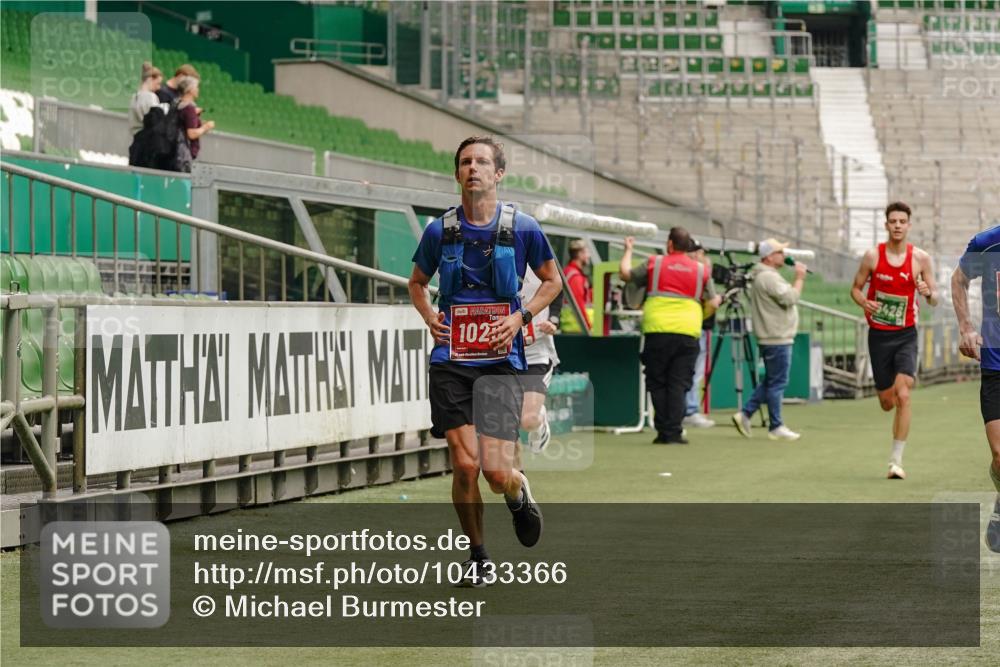 13.09.2026 - 21. swb-Marathon Bremen Michael Burmester http://msf.ph/oto/10433366 13.09.2026 12:32:35 Laufen im Stadion 417, 482, 573, 668, 943, 1020, 1126, 1507, 1606, 1629, 2100, 4474, 6507, 7741, 8044, 314, 358, 520, 547, 553, 574, 649, 719, 858, 934, 959, 1253, 1256, 1391, 1428, 1525, 1724, 1783 meine-sportfotos.de