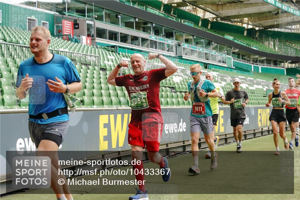 13.09.2026 - 21. swb-Marathon Bremen Michael Burmester http://msf.ph/oto/10433367 13.09.2026 13:04:55 Laufen im Stadion 178, 209, 210, 244, 323, 394, 488, 534, 536, 565, 647, 725, 881, 891, 900, 1073, 1239, 1243, 1307, 1308, 1343, 1373, 1380, 1456, 1479, 1627, 1649, 1653, 1656, 1687, 1771, 1780, 1914, 1932, 1941, 2023, 2089, 2126, 2223, 2241, 2265, 2301, 2369, 2430, 2452, 2602, 2723, 2742, 2764, 2851, 2867, 2872, 2891, 2910, 2919, 2957, 2959, 2977, 2985, 3028, 3030, 3217, 3278, 3320, 3343, 3402, 3419, 3425, 3444, 3454, 3485, 3521, 3579, 3618, 3796, 3909, 242 meine-sportfotos.de