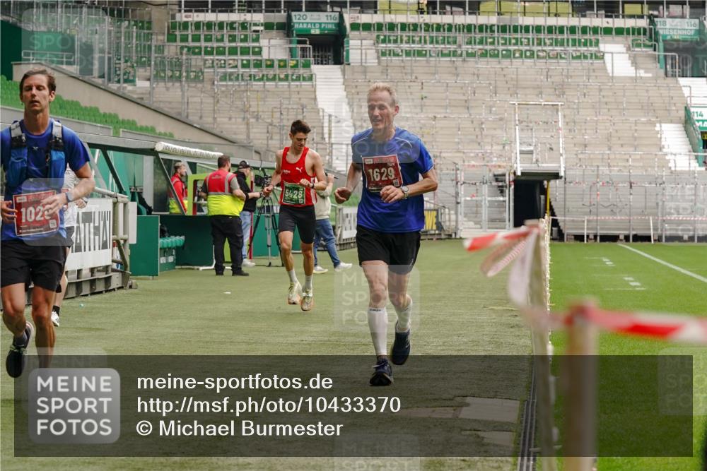 13.09.2026 - 21. swb-Marathon Bremen Michael Burmester http://msf.ph/oto/10433370 13.09.2026 12:32:37 Laufen im Stadion 417, 482, 573, 668, 943, 1020, 1126, 1507, 1606, 1629, 2100, 4474, 6507, 7741, 8044, 314, 358, 520, 547, 553, 574, 649, 719, 858, 934, 959, 1253, 1256, 1391, 1428, 1525, 1783 meine-sportfotos.de