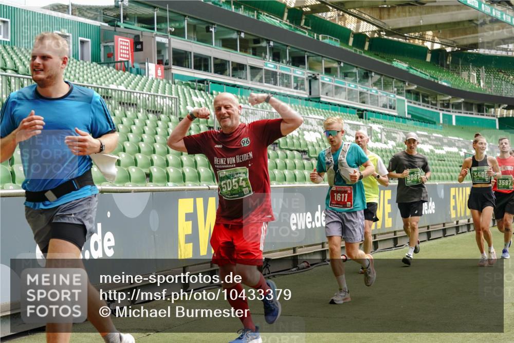 13.09.2026 - 21. swb-Marathon Bremen Michael Burmester http://msf.ph/oto/10433379 13.09.2026 13:04:55 Laufen im Stadion 178, 209, 210, 244, 323, 394, 488, 534, 536, 565, 647, 725, 881, 891, 900, 1073, 1239, 1243, 1307, 1308, 1343, 1373, 1380, 1456, 1479, 1627, 1649, 1653, 1656, 1687, 1771, 1780, 1914, 1932, 1941, 2023, 2089, 2126, 2223, 2241, 2265, 2301, 2369, 2430, 2452, 2602, 2723, 2742, 2764, 2851, 2867, 2872, 2891, 2910, 2919, 2957, 2959, 2977, 2985, 3028, 3030, 3217, 3278, 3320, 3343, 3402, 3419, 3425, 3444, 3454, 3485, 3521, 3579, 3618, 3796, 3909, 242 meine-sportfotos.de