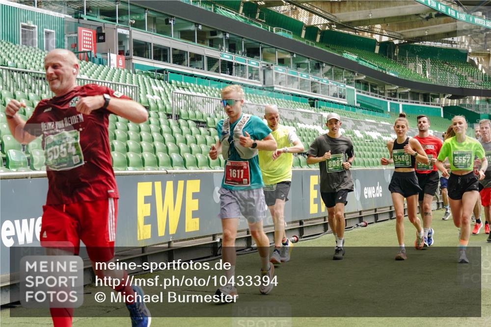 13.09.2026 - 21. swb-Marathon Bremen Michael Burmester http://msf.ph/oto/10433394 13.09.2026 13:04:56 Laufen im Stadion 178, 209, 210, 244, 323, 394, 488, 534, 536, 565, 647, 725, 881, 891, 900, 1073, 1239, 1243, 1307, 1308, 1343, 1373, 1380, 1456, 1479, 1627, 1649, 1653, 1656, 1687, 1771, 1780, 1914, 1932, 1941, 2023, 2089, 2126, 2223, 2241, 2265, 2301, 2369, 2430, 2452, 2602, 2723, 2742, 2764, 2851, 2867, 2872, 2891, 2910, 2919, 2957, 2959, 2977, 2985, 3028, 3030, 3217, 3278, 3320, 3343, 3402, 3419, 3425, 3444, 3454, 3485, 3521, 3579, 3618, 3796, 3909, 242 meine-sportfotos.de