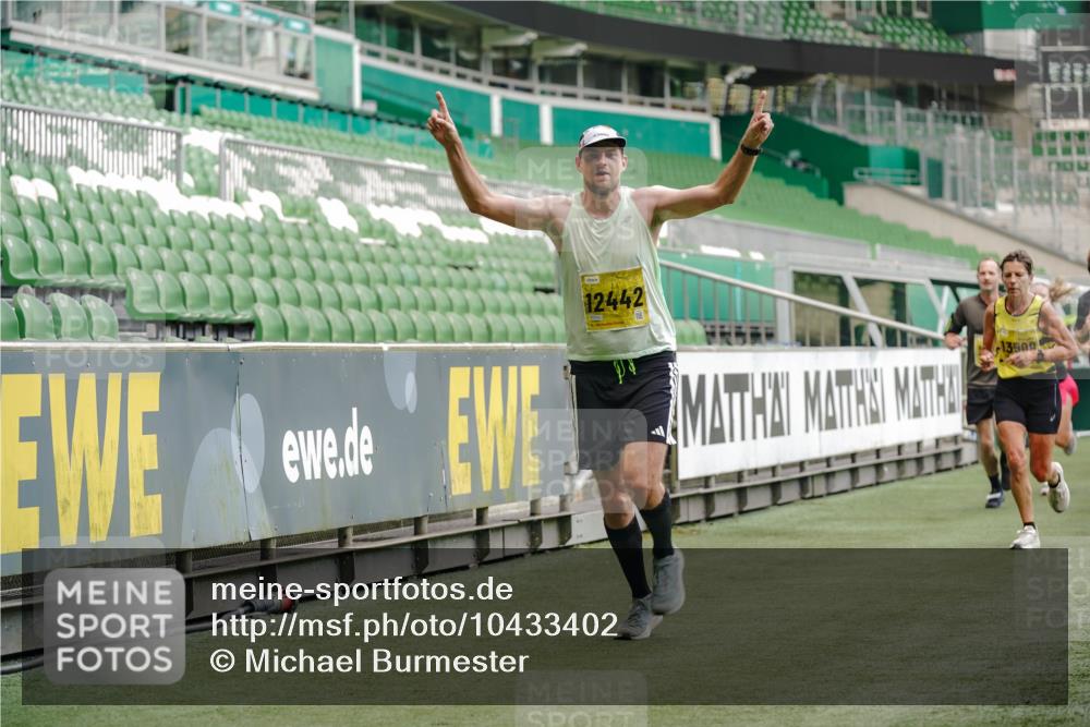 13.09.2026 - 21. swb-Marathon Bremen Michael Burmester http://msf.ph/oto/10433402 13.09.2026 10:24:32 Laufen im Stadion 10235, 10328, 10336, 10337, 10341, 10358, 10456, 10520, 10592, 10593, 10618, 10632, 10775, 10782, 10816, 10861, 10972, 11042, 11143, 11201, 11265, 11373, 11375, 11426, 11442, 11468, 11527, 11607, 11615, 11628, 11630, 11632, 11704, 11713, 11721, 11758, 11779, 11826, 11895, 11903, 11948, 12053, 12144, 12246, 12281, 12339, 12404, 12406, 12426, 12442, 12468, 12469, 12477, 12525, 13520, 13556, 13563, 13566, 13580, 13585, 13586 meine-sportfotos.de