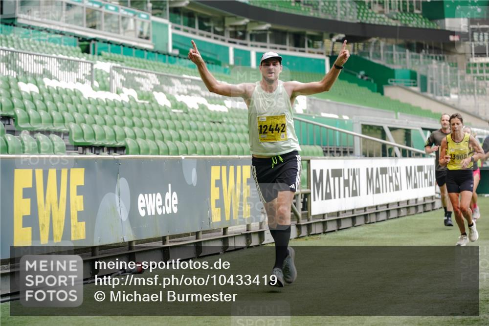 13.09.2026 - 21. swb-Marathon Bremen Michael Burmester http://msf.ph/oto/10433419 13.09.2026 10:24:32 Laufen im Stadion 10235, 10328, 10336, 10337, 10341, 10358, 10456, 10520, 10592, 10593, 10618, 10632, 10775, 10782, 10816, 10861, 10972, 11042, 11143, 11201, 11265, 11373, 11375, 11426, 11442, 11468, 11527, 11607, 11615, 11628, 11630, 11632, 11704, 11713, 11721, 11758, 11779, 11826, 11895, 11903, 11948, 12053, 12144, 12246, 12281, 12339, 12404, 12406, 12426, 12442, 12468, 12469, 12477, 12525, 13520, 13556, 13563, 13566, 13580, 13585, 13586 meine-sportfotos.de