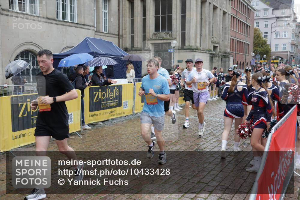 13.09.2026 - Kiel Lauf Yannick Fuchs http://msf.ph/oto/10433428 13.09.2026 11:42:47 Ziel 9569 meine-sportfotos.de