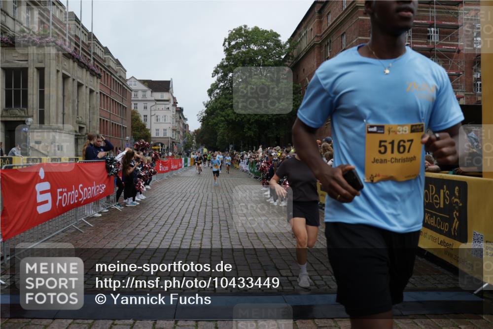 13.09.2026 - Kiel Lauf Yannick Fuchs http://msf.ph/oto/10433449 13.09.2026 09:47:17 Ziel 1235, 1324, 2587, 5167, 6575, 7461, 8231, 8524, 9091, 10076, 10224, 10555, 10742, 10744, 11862, 11964, 12635, 1402, 2527, 2718, 2759, 2779, 3808, 4087, 4238, 4940, 5217, 5351, 6074, 6207, 6638, 7190, 7213, 7446, 7731, 7921, 8409, 8887, 8994, 9141, 9385, 10009, 10301, 10322, 10731, 10742, 10744, 12622, 12725, 466, 544, 591, 2870, 3192, 3373, 3629, 4011, 4480, 5517, 6072, 6639, 6696, 7767, 8503, 8540, 8777, 8833, 9634, 9936, 10789, 288, 2527, 3033, 3035, 4906, 6048 meine-sportfotos.de