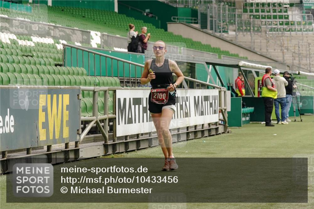 13.09.2026 - 21. swb-Marathon Bremen Michael Burmester http://msf.ph/oto/10433456 13.09.2026 12:33:18 Laufen im Stadion 482, 525, 668, 943, 1020, 1126, 1212, 1507, 1606, 1629, 2072, 2100, 5428, 7741, 314, 520, 547, 719, 858, 934, 959, 1168, 1214, 1453, 5212, 6485 meine-sportfotos.de