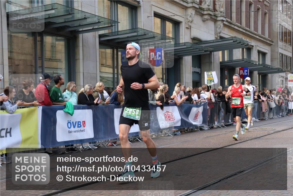 13.09.2026 - 21. swb-Marathon Bremen Strokosch-Dieckow http://msf.ph/oto/10433457 13.09.2026 13:12:46 Ziel 280, 313, 621, 868, 987, 1207, 1513, 2442, 2498, 2559, 2801, 2858, 3566, 3625, 4582, 5345, 5379, 5769, 5965, 6349, 7874, 8291, 8419, 8464, 8798, 9092, 9217, 13140, 1517, 2350, 2362, 2480, 3054, 3988, 4560, 4605, 4879, 5416, 6796, 8029, 9775, 9803, 13106 meine-sportfotos.de