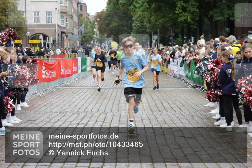 13.09.2026 - Kiel Lauf Yannick Fuchs http://msf.ph/oto/10433465 13.09.2026 09:47:19 Ziel 544, 1235, 1324, 2587, 2870, 5167, 6575, 7461, 8231, 8524, 9091, 10076, 10555, 11964, 12635, 1402, 2527, 2718, 2759, 2779, 3808, 4087, 4238, 4940, 5217, 5351, 6074, 6207, 6638, 7190, 7213, 7446, 7461, 7731, 7921, 8409, 9141, 9385, 10009, 10224, 10301, 10322, 10731, 10742, 10744, 11862, 12622, 12725, 466, 591, 3192, 3373, 3629, 4011, 4479, 4480, 5517, 6072, 6639, 6696, 7767, 8503, 8540, 8777, 8833, 9528, 9634, 9936, 10789, 2527, 3033, 3035, 4906, 6048, 7190 meine-sportfotos.de