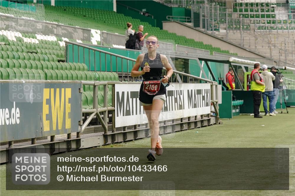13.09.2026 - 21. swb-Marathon Bremen Michael Burmester http://msf.ph/oto/10433466 13.09.2026 12:33:18 Laufen im Stadion 482, 525, 668, 943, 1020, 1126, 1212, 1507, 1606, 1629, 2072, 2100, 5428, 7741, 314, 520, 547, 719, 858, 934, 959, 1168, 1214, 1453, 5212, 6485 meine-sportfotos.de