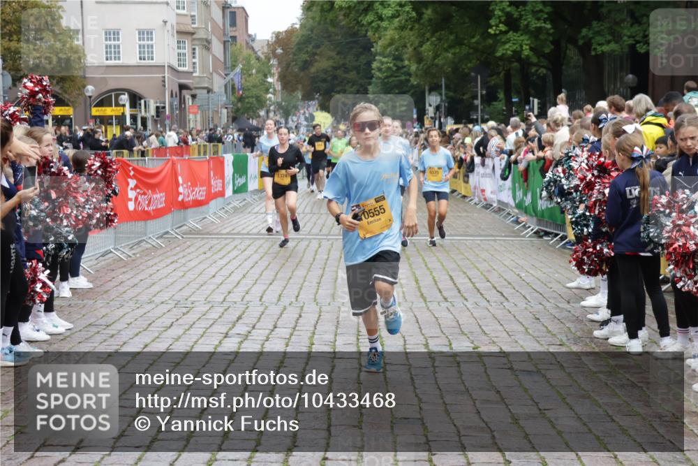 13.09.2026 - Kiel Lauf Yannick Fuchs http://msf.ph/oto/10433468 13.09.2026 09:47:19 Ziel 544, 1235, 1324, 2587, 2870, 5167, 6575, 7461, 8231, 8524, 9091, 10076, 10555, 11964, 12635, 1402, 2527, 2718, 2759, 2779, 3808, 4087, 4238, 4940, 5217, 5351, 6074, 6207, 6638, 7190, 7213, 7446, 7461, 7731, 7921, 8409, 9141, 9385, 10009, 10224, 10301, 10322, 10731, 10742, 10744, 11862, 12622, 12725, 466, 591, 3192, 3373, 3629, 4011, 4479, 4480, 5517, 6072, 6639, 6696, 7767, 8503, 8540, 8777, 8833, 9528, 9634, 9936, 10789, 2527, 3033, 3035, 4906, 6048, 7190 meine-sportfotos.de