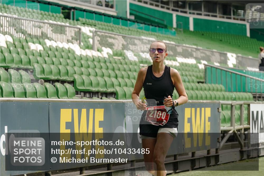 13.09.2026 - 21. swb-Marathon Bremen Michael Burmester http://msf.ph/oto/10433485 13.09.2026 12:33:20 Laufen im Stadion 299, 482, 525, 668, 943, 1020, 1126, 1212, 1507, 1606, 1629, 2072, 2100, 5428, 7741, 314, 520, 547, 719, 858, 934, 959, 1168, 1214, 1453, 5212, 6485 meine-sportfotos.de