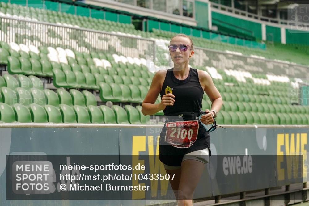 13.09.2026 - 21. swb-Marathon Bremen Michael Burmester http://msf.ph/oto/10433507 13.09.2026 12:33:20 Laufen im Stadion 299, 482, 525, 668, 943, 1020, 1126, 1212, 1507, 1606, 1629, 2072, 2100, 5428, 7741, 314, 520, 547, 719, 858, 934, 959, 1168, 1214, 1453, 5212, 6485 meine-sportfotos.de