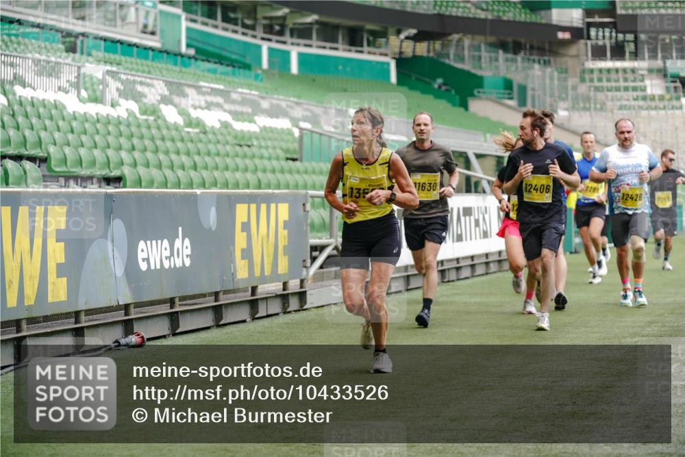 13.09.2026 - 21. swb-Marathon Bremen Michael Burmester http://msf.ph/oto/10433526 13.09.2026 10:24:35 Laufen im Stadion 10143, 10235, 10328, 10336, 10337, 10341, 10358, 10456, 10520, 10592, 10593, 10618, 10632, 10775, 10782, 10816, 10861, 10972, 11042, 11143, 11201, 11265, 11373, 11375, 11426, 11442, 11468, 11527, 11607, 11615, 11628, 11630, 11632, 11704, 11713, 11758, 11779, 11826, 11895, 11903, 11948, 12053, 12144, 12246, 12281, 12339, 12404, 12406, 12426, 12442, 12468, 12469, 12477, 12525, 13520, 13563, 13566, 13580, 13585, 13586 meine-sportfotos.de