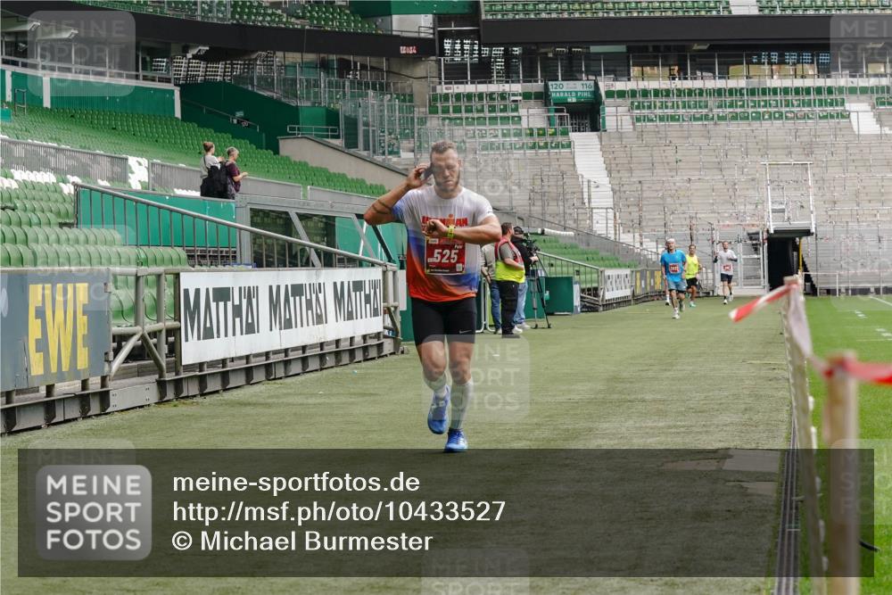 13.09.2026 - 21. swb-Marathon Bremen Michael Burmester http://msf.ph/oto/10433527 13.09.2026 12:33:36 Laufen im Stadion 299, 482, 525, 668, 919, 1212, 1606, 1629, 2072, 5428, 7741, 314, 520, 547, 858, 934, 1168, 1214, 1357, 1453, 1639, 5212, 6485 meine-sportfotos.de