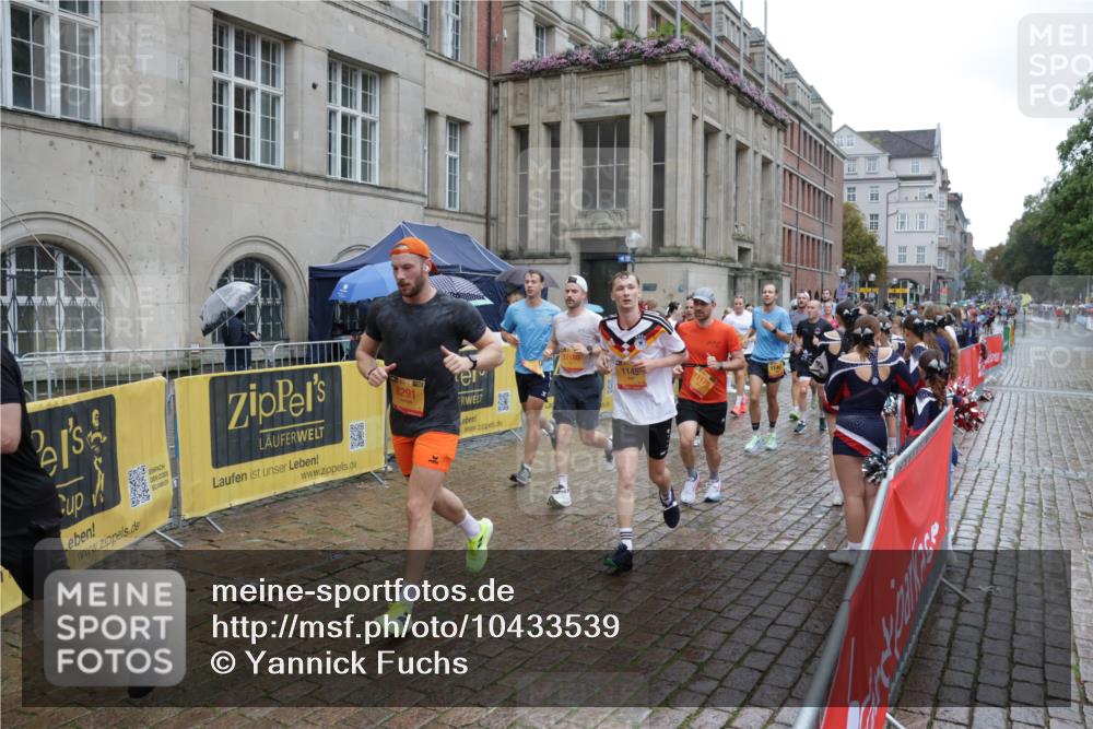 13.09.2026 - Kiel Lauf Yannick Fuchs http://msf.ph/oto/10433539 13.09.2026 11:42:53 Ziel 9569 meine-sportfotos.de