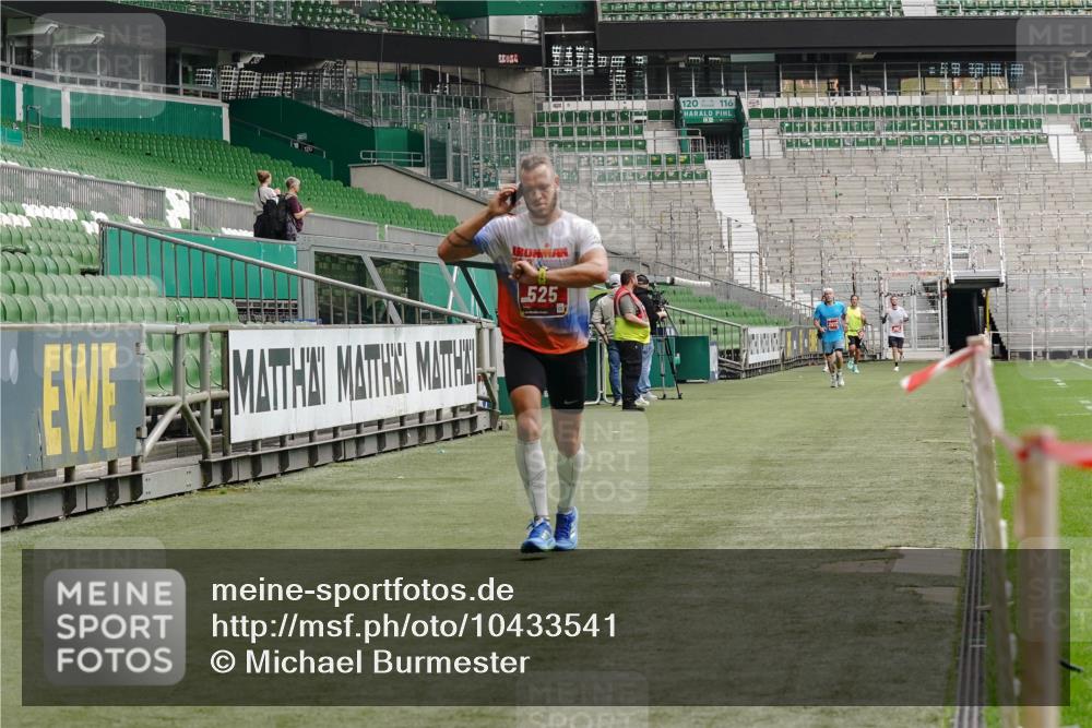 13.09.2026 - 21. swb-Marathon Bremen Michael Burmester http://msf.ph/oto/10433541 13.09.2026 12:33:36 Laufen im Stadion 299, 482, 525, 668, 919, 1212, 1606, 1629, 2072, 5428, 7741, 314, 520, 547, 858, 934, 1168, 1214, 1357, 1453, 1639, 5212, 6485 meine-sportfotos.de