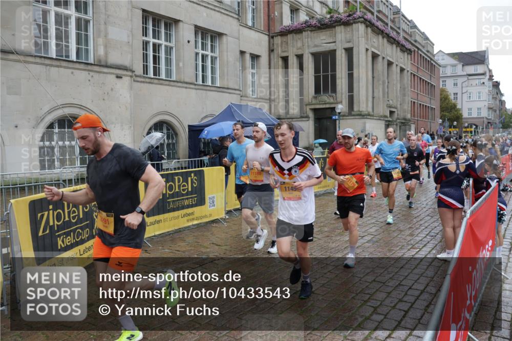 13.09.2026 - Kiel Lauf Yannick Fuchs http://msf.ph/oto/10433543 13.09.2026 11:42:54 Ziel 9569 meine-sportfotos.de